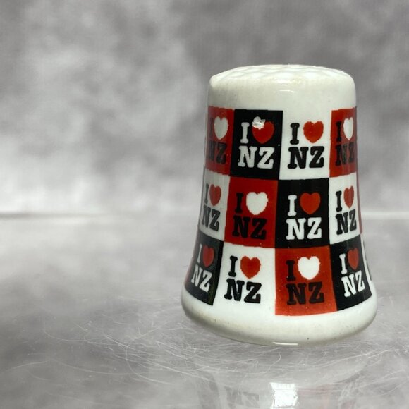 Ceramic "I Love NZ" Souvenir Thimble With Black & Red Checkered Design - Picture 4 of 10